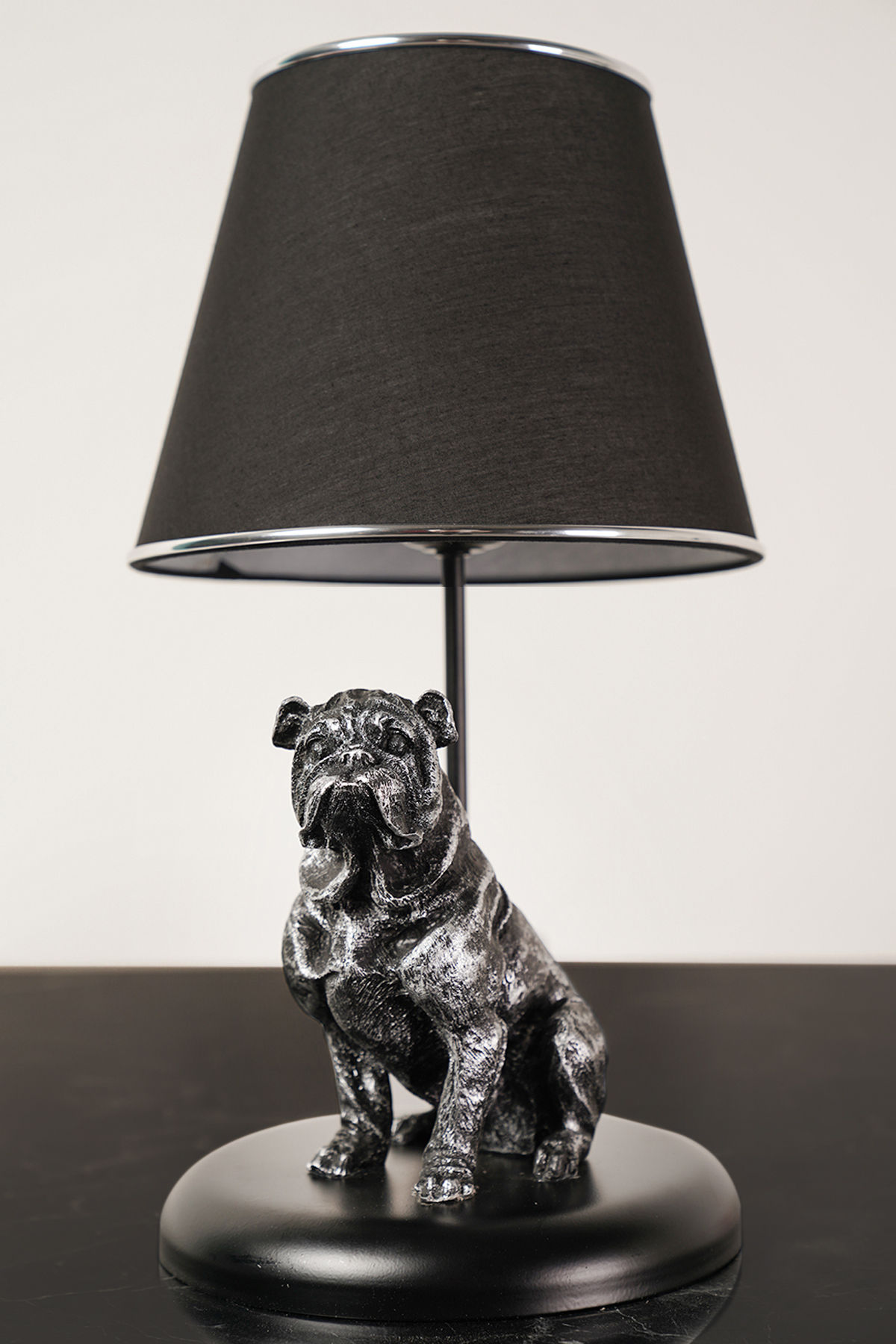 Bulldog lampada da tavolo a base rotonda con paralume Replica Ø20 x H44 cm Metallo Tessuto Argento Nero